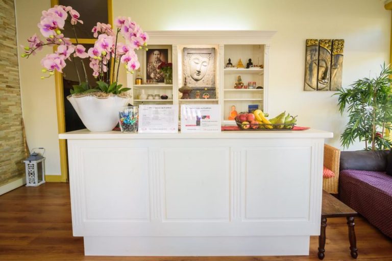 Traditionele Thaise decoratie in een spa