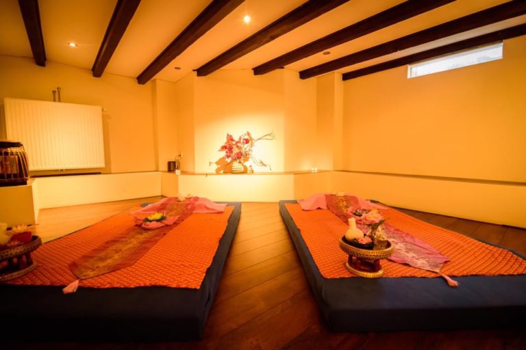 Traditioneel ingericht Thaise spa-kamer