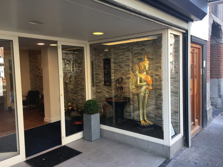 Behandelruimte met moderne inrichting